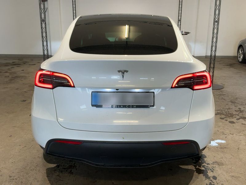 Tesla Model Y Max Range Dual RWD — zdjęcie 5