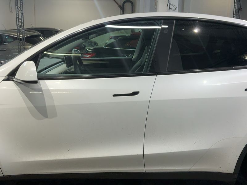 Tesla Model Y Max Range Dual RWD — zdjęcie 4