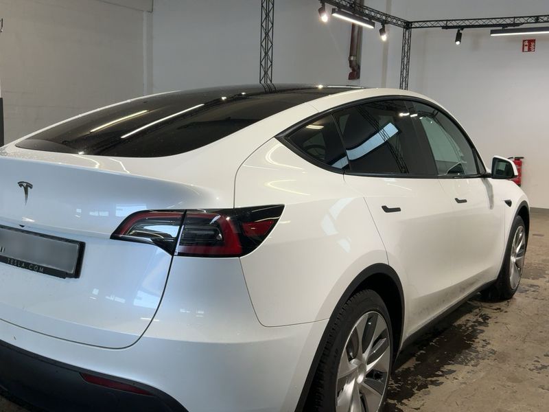 Tesla Model Y Max Range Dual RWD — zdjęcie 6
