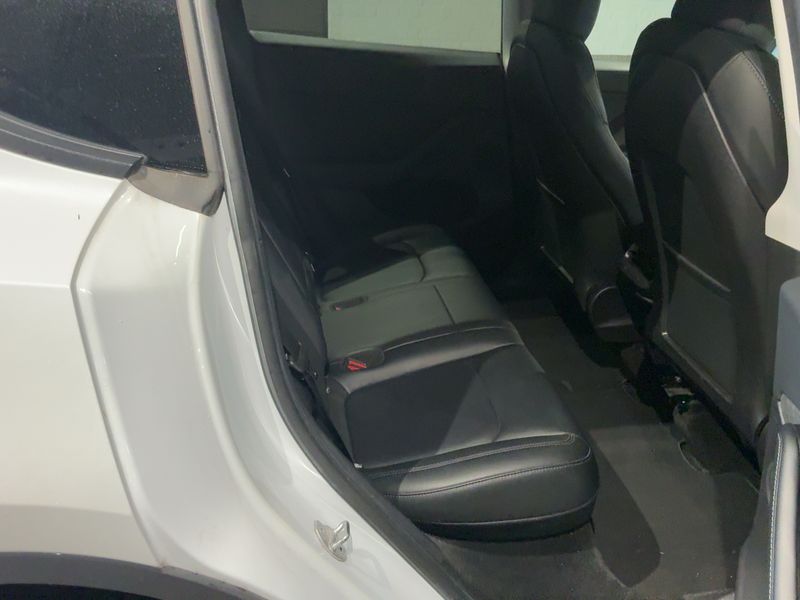 Tesla Model Y Max Range Dual RWD — zdjęcie 14