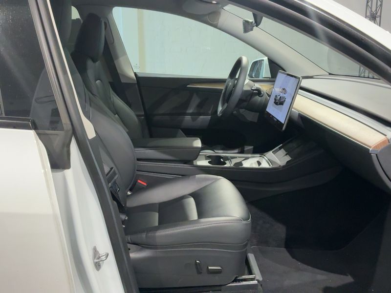 Tesla Model Y Max Range Dual RWD — zdjęcie 11