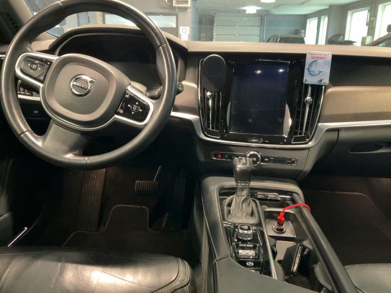 Volvo V90 Cross Country 2.0 D5 Pro AWD — zdjęcie 12
