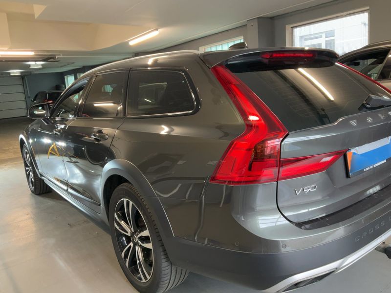 Volvo V90 Cross Country 2.0 D5 Pro AWD — zdjęcie 3