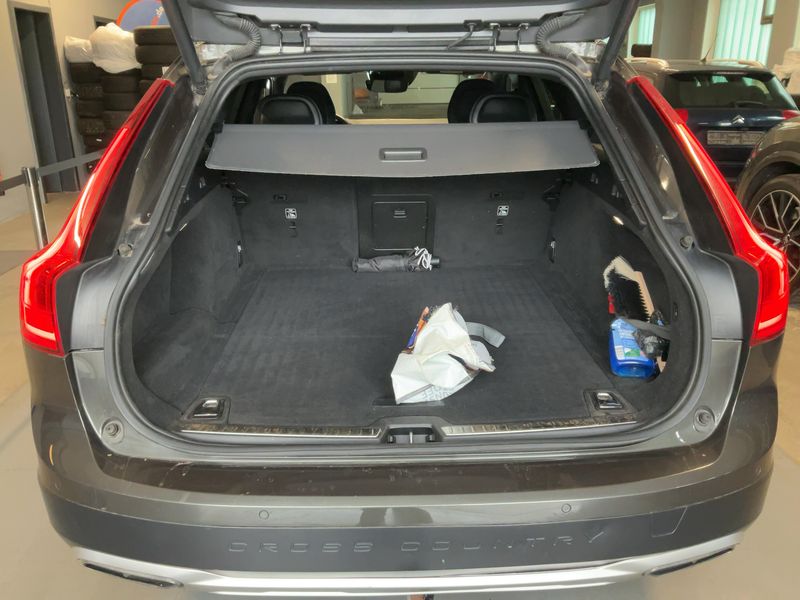 Volvo V90 Cross Country 2.0 D5 Pro AWD — zdjęcie 10