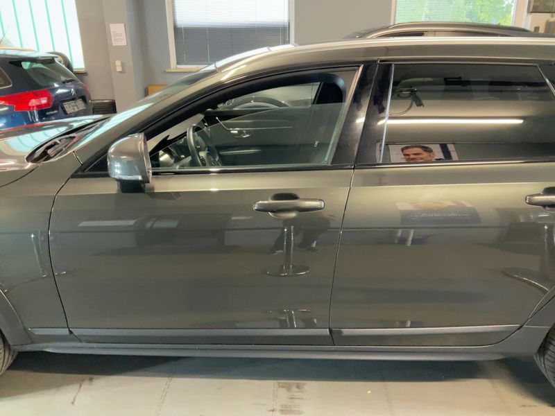 Volvo V90 Cross Country 2.0 D5 Pro AWD — zdjęcie 4