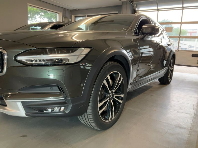 Volvo V90 Cross Country 2.0 D5 Pro AWD — zdjęcie 2