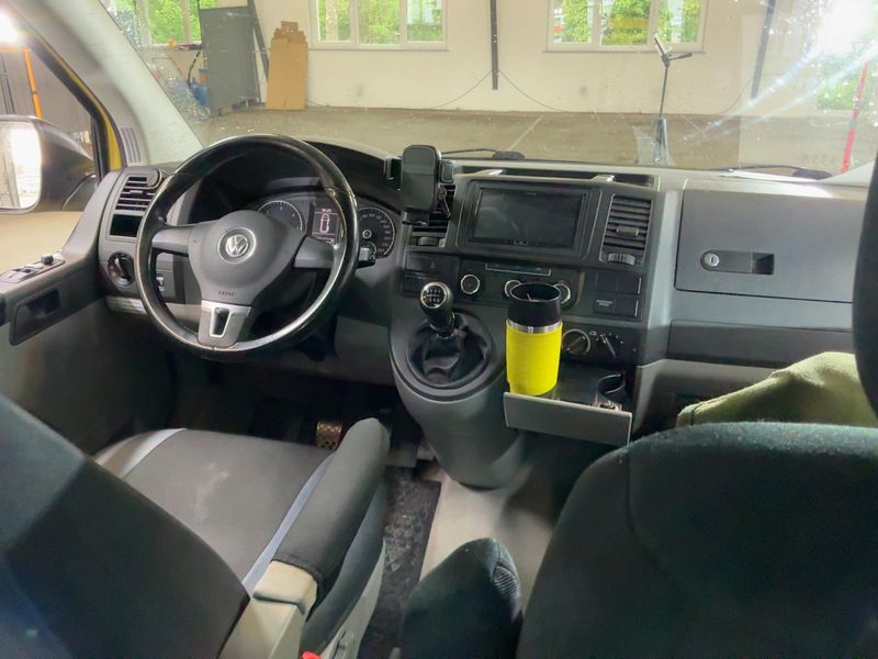 Volkswagen T5 California 2.0 TDI Beach Aufstelldach — zdjęcie 12