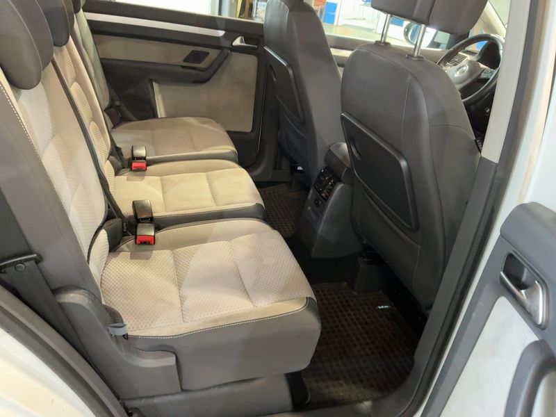 Volkswagen Touran 2.0 TDI CrossTouran — zdjęcie 14