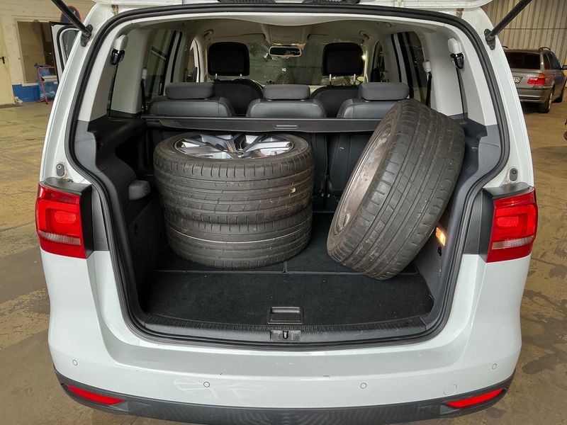 Volkswagen Touran 2.0 TDI CrossTouran — zdjęcie 10