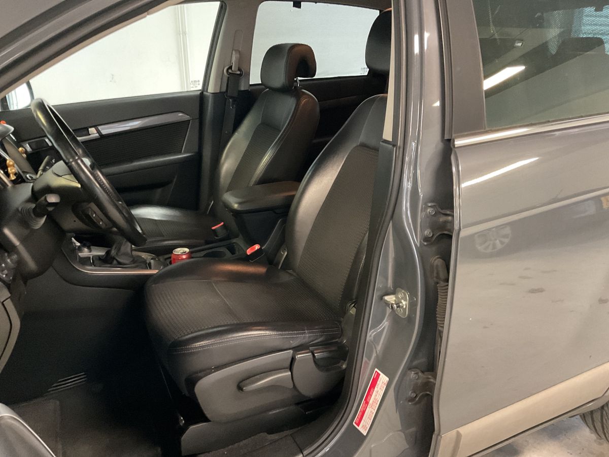 Chevrolet Captiva 2010 — photo 31
