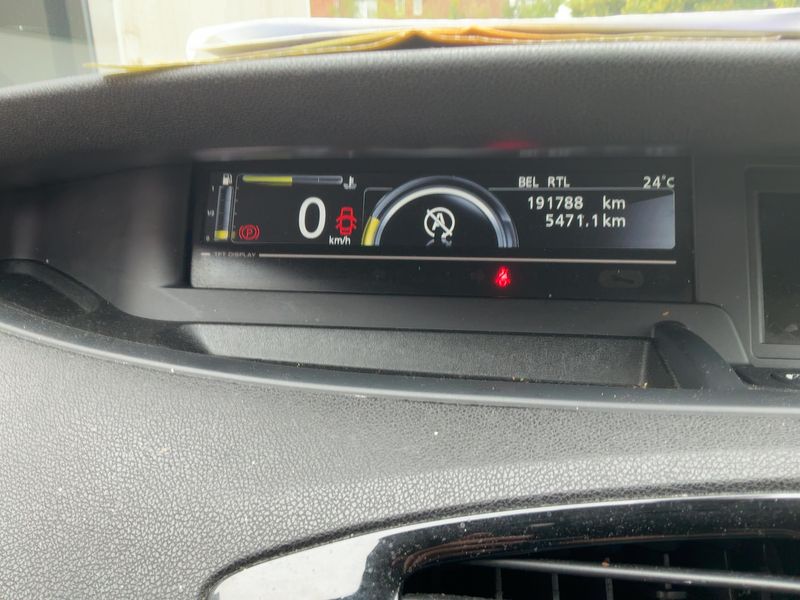 Renault Grand Scenic 1.6 dCi BOSE Edition 2014 – снимка 18