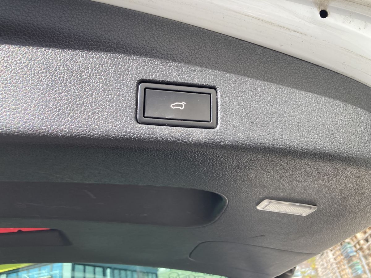 Volkswagen Sharan 2016 — photo 25
