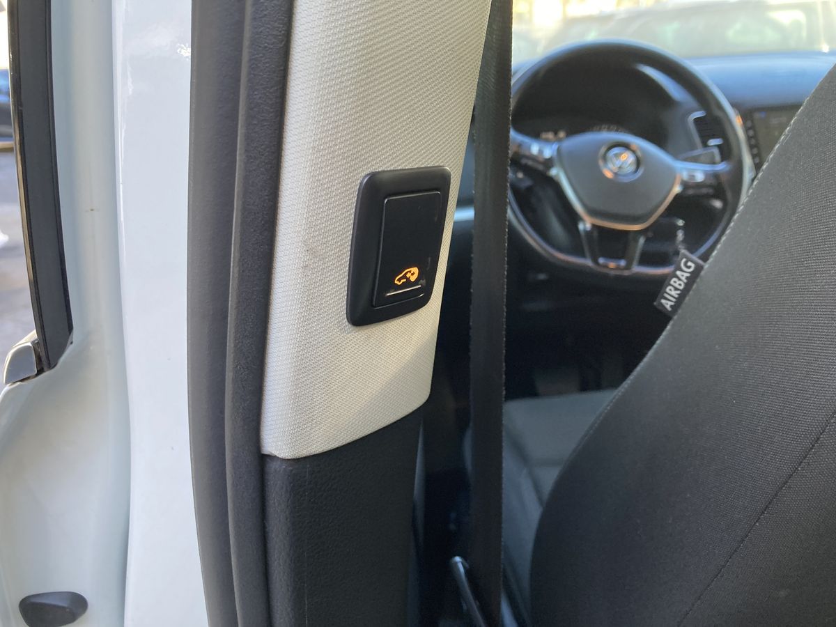 Volkswagen Sharan 2016 — photo 22