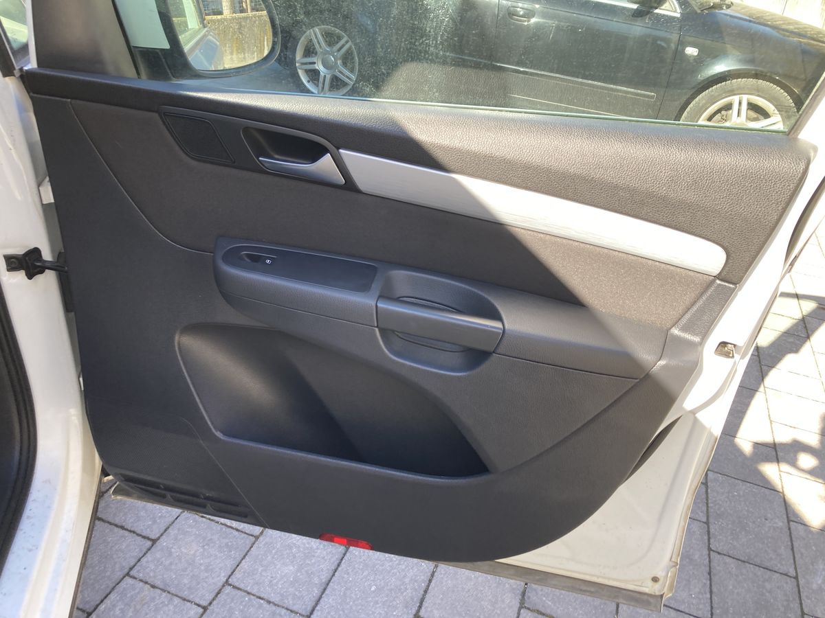 Volkswagen Sharan 2016 — photo 48