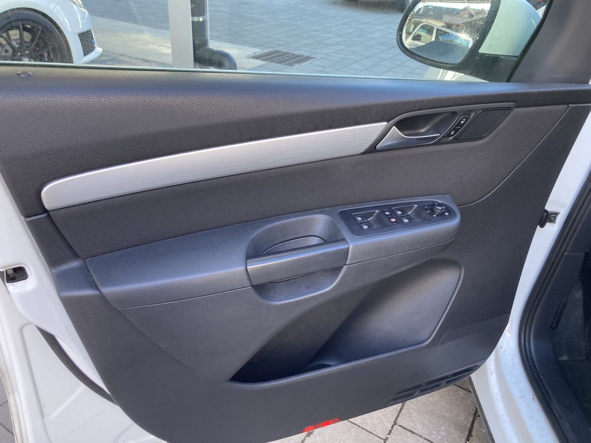 Volkswagen Sharan 2016 — photo 52