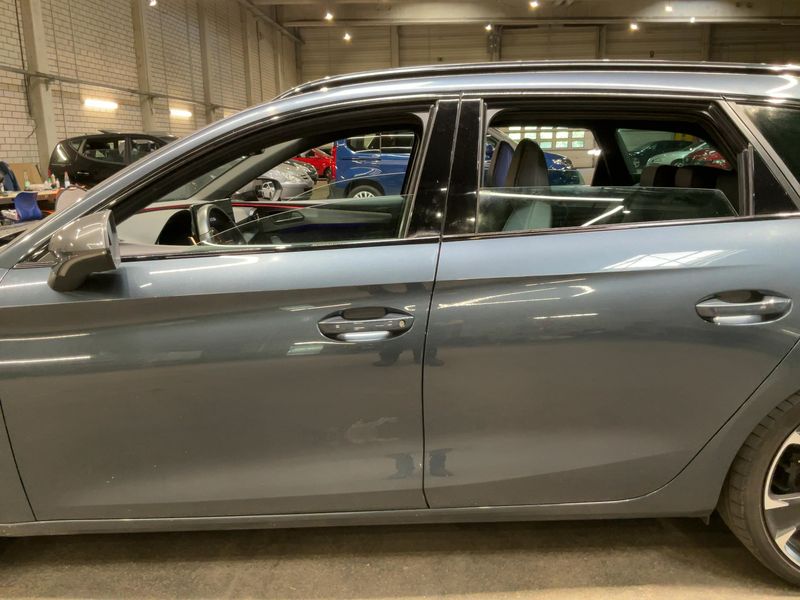 Cupra Leon 1.4 e-HYBRID VZ — zdjęcie 4