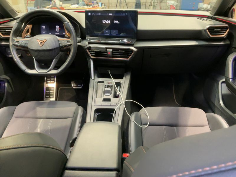 Cupra Leon 1.4 e-HYBRID VZ — zdjęcie 12