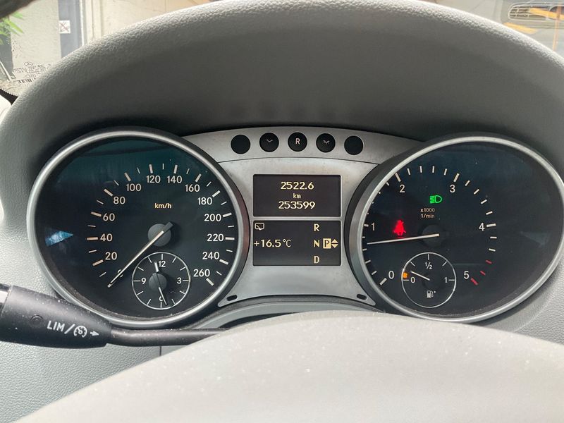 Mercedes-Benz M-Klasse ML 300 CDI BlueEfficiency — zdjęcie 13