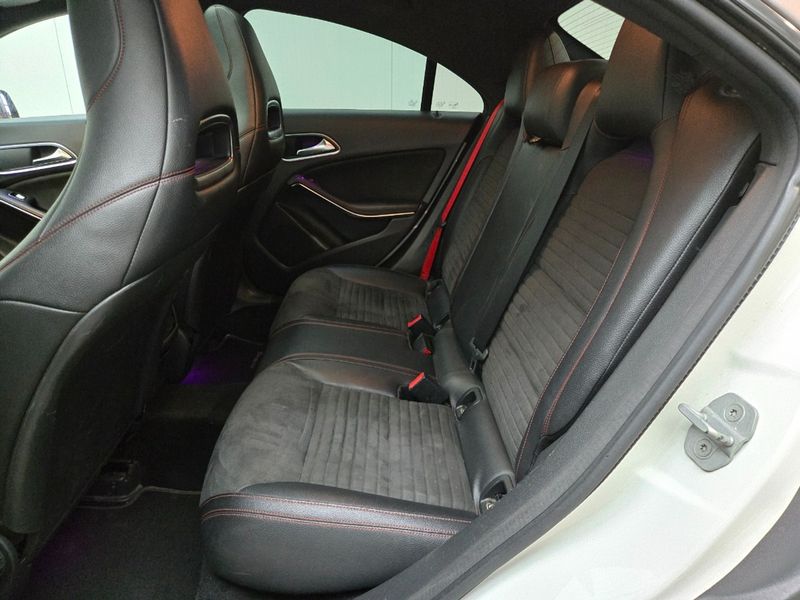 Mercedes-Benz CLA-Klasse CLA 180 AMG Line — zdjęcie 7