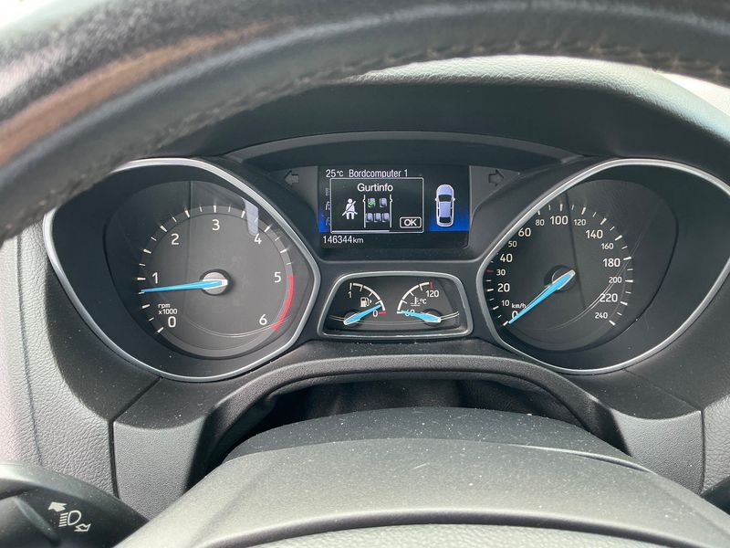 Ford Focus 1.5 TDCi Business — zdjęcie 13