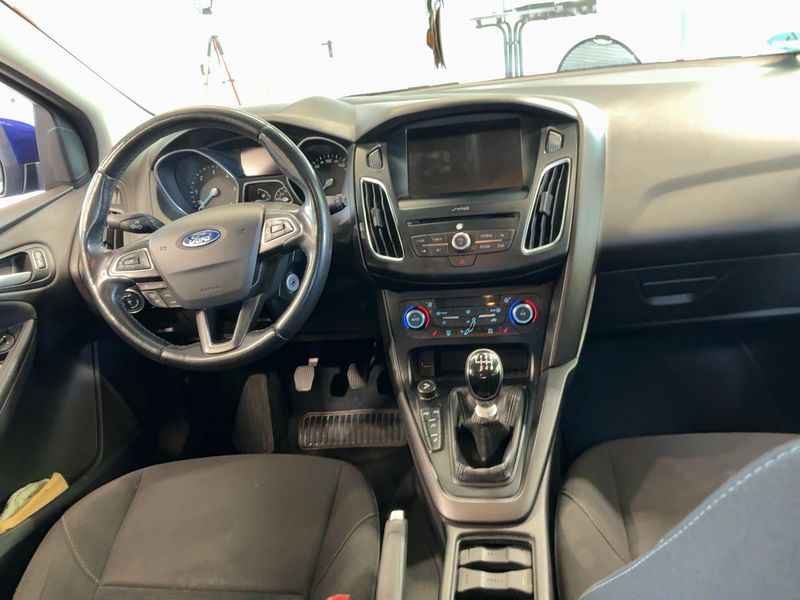 Ford Focus 1.5 TDCi Business — zdjęcie 12