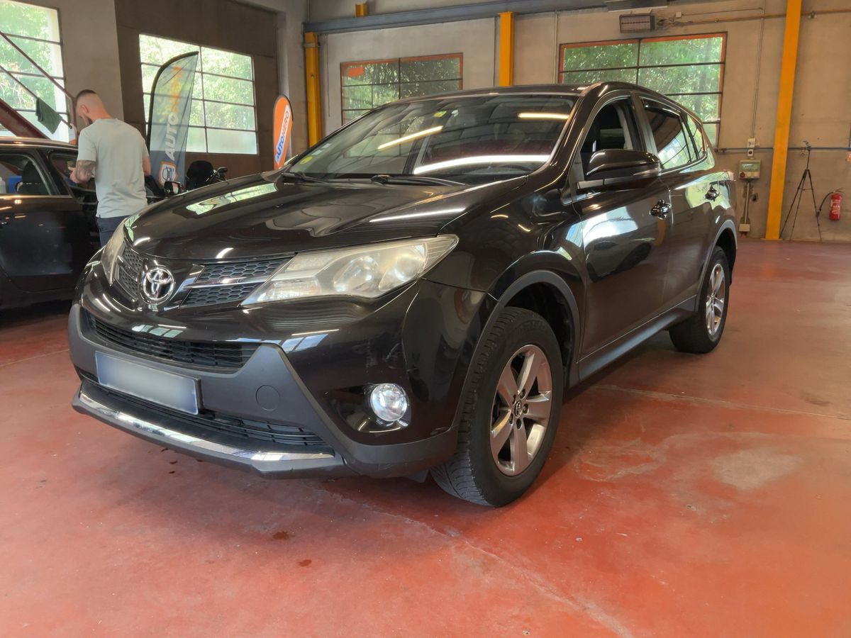 Toyota RAV 2015 — photo 1