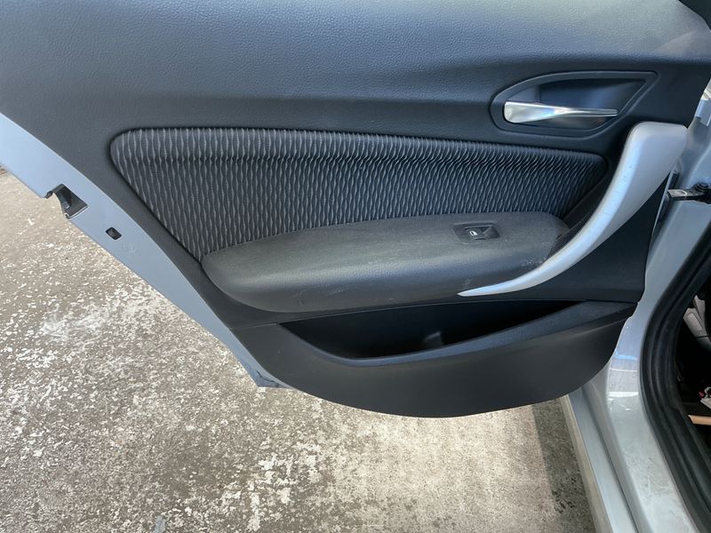 BMW 1er 116d Advantage 2018 – снимка 24