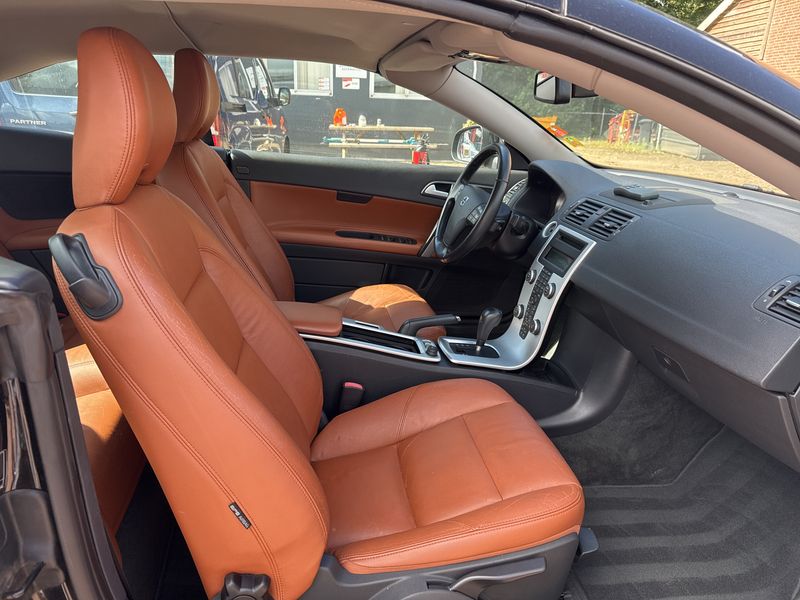 Volvo C70 2.5 T5 Momentum — zdjęcie 10