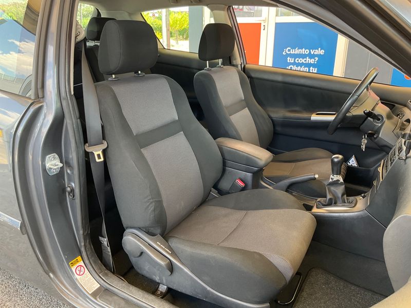 Toyota Corolla 2.0 D-4D D-Cat Luna — zdjęcie 3