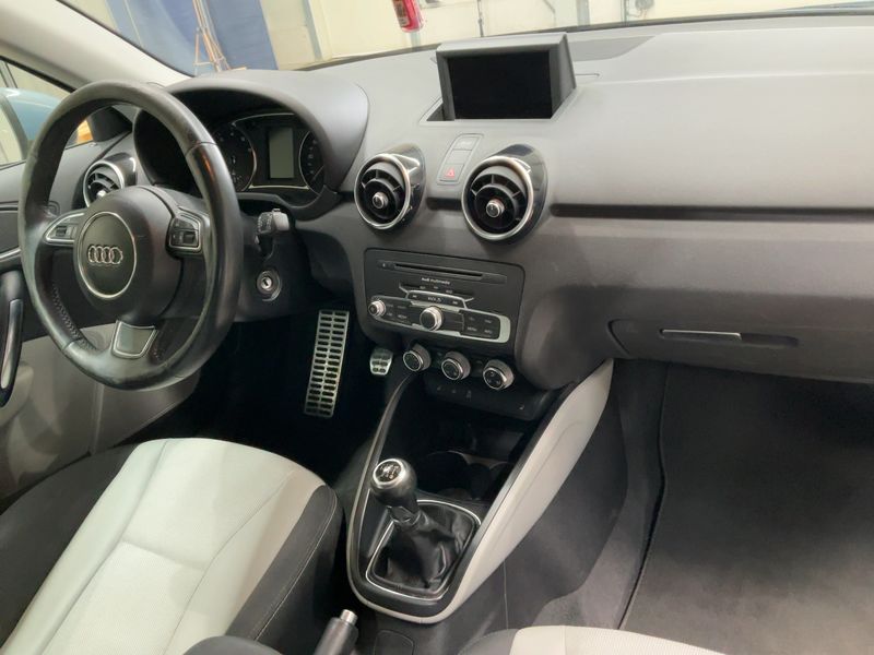 Audi A1 1.4 TFSI Ambition — zdjęcie 12
