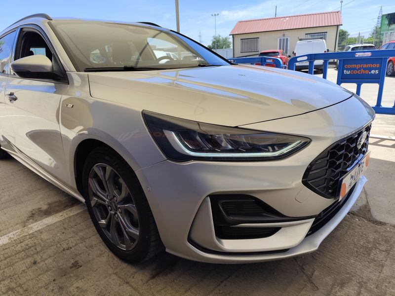 Ford Focus 1.0 EcoBoost Mild-Hybrid ST-Line — zdjęcie 6