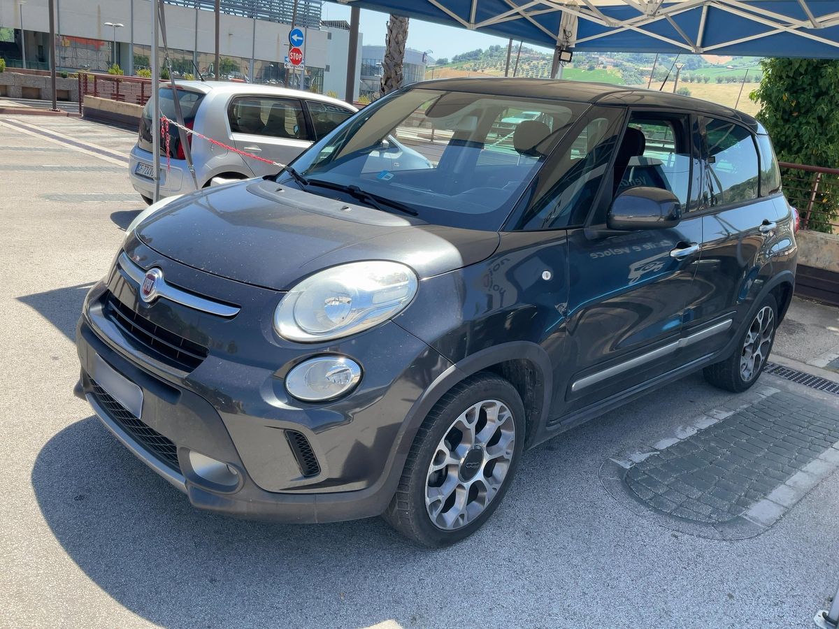 Fiat 500L 2016 — photo 1