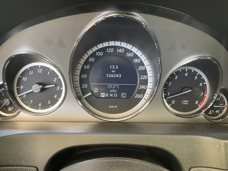 Mercedes-Benz E-Klasse E 350 CGI BlueEfficiency Avantgarde — zdjęcie 13