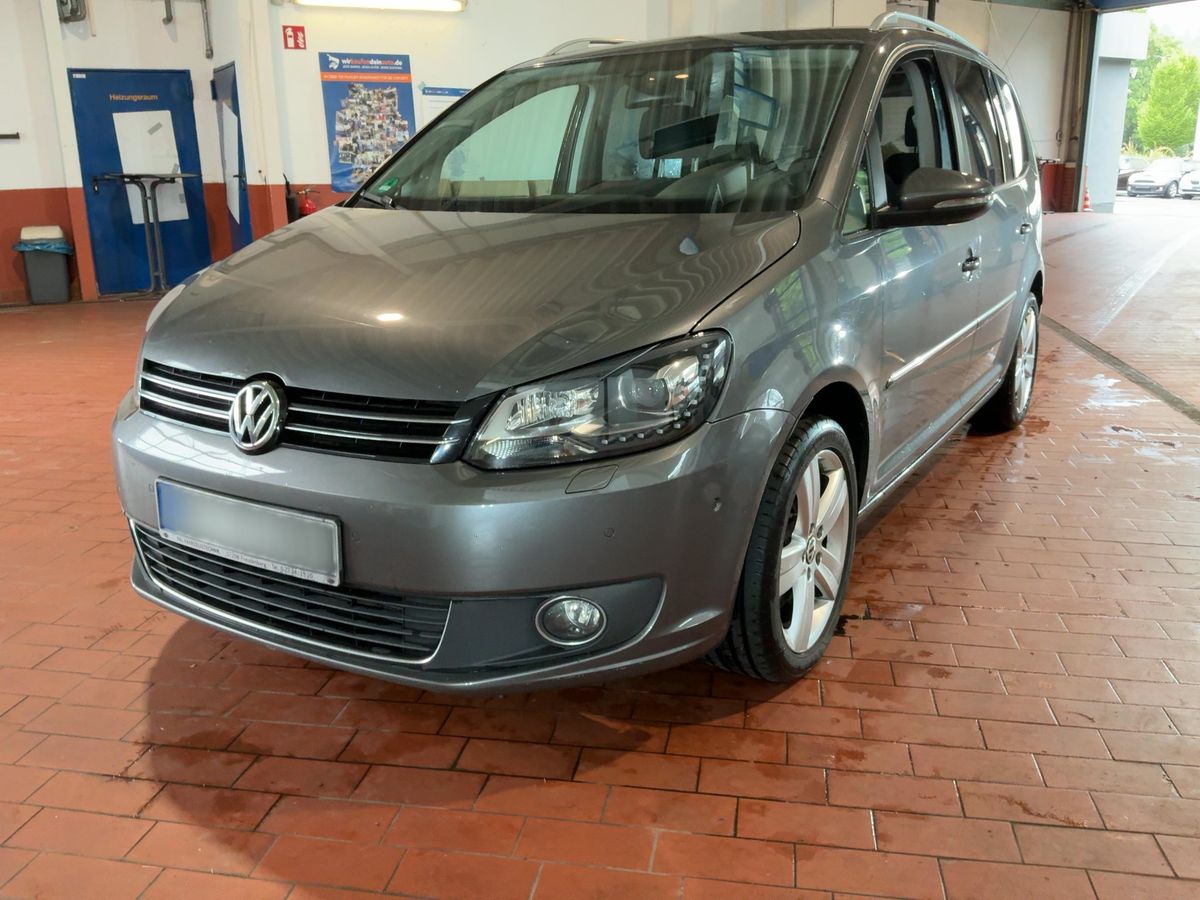 Volkswagen Touran 2015 — photo 1