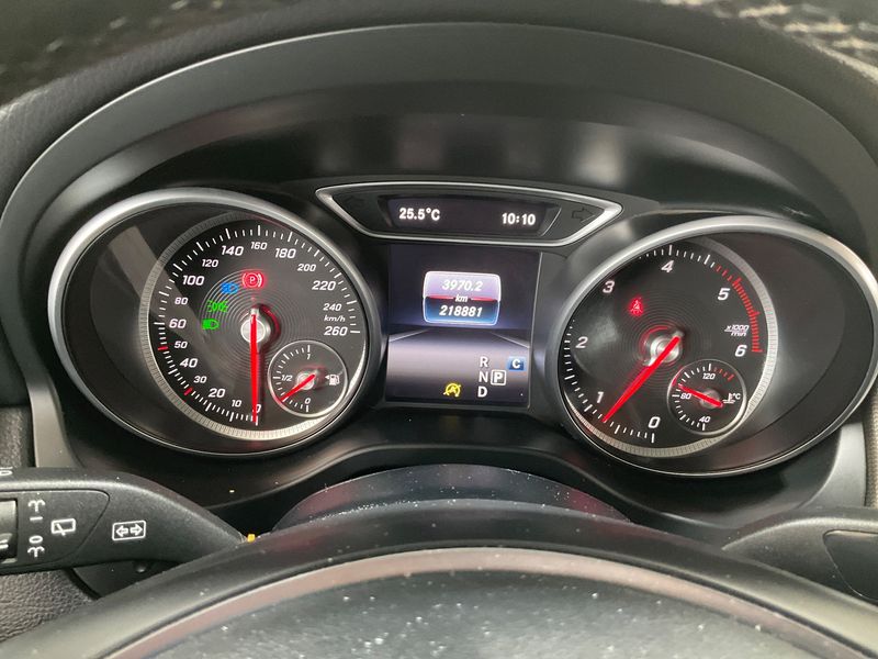 Mercedes-Benz GLA-Klasse GLA 220 d 4Matic Urban 2017 – снимка 18