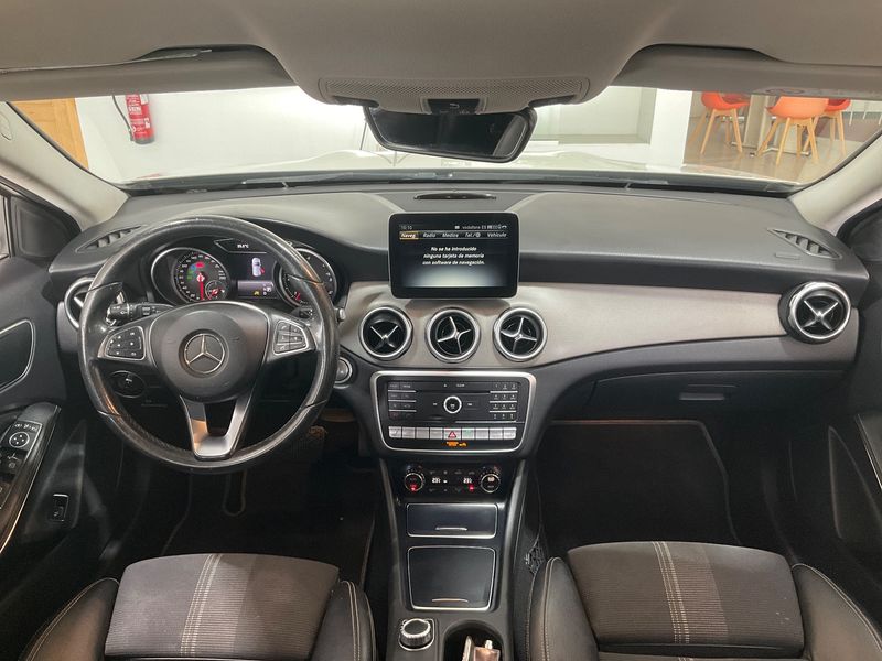 Mercedes-Benz GLA-Klasse GLA 220 d 4Matic Urban 2017 – снимка 17