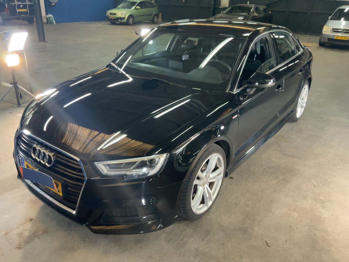 Audi A3 2017 — photo 1
