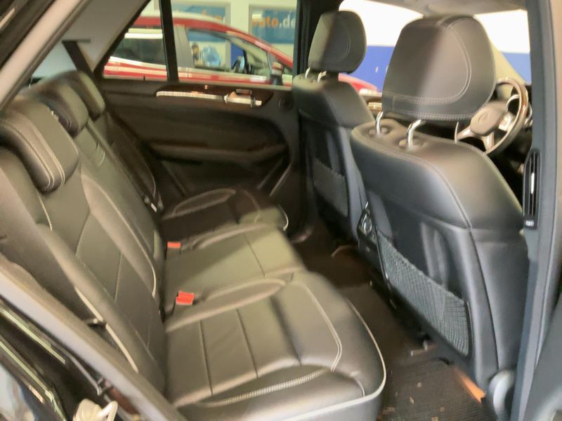 Mercedes-Benz M-Klasse ML 350 BlueEfficiency — zdjęcie 14