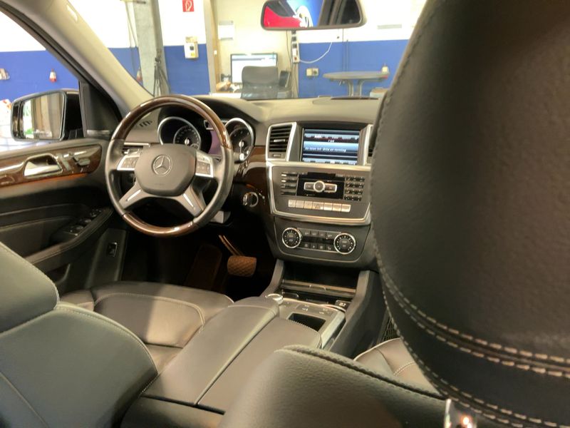 Mercedes-Benz M-Klasse ML 350 BlueEfficiency — zdjęcie 12