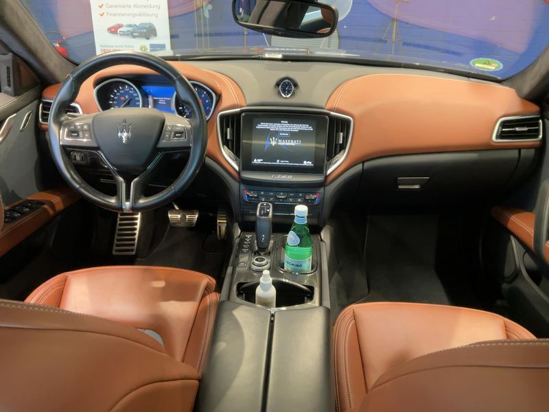 Maserati Ghibli 3.0 V6 TwinTurbo Gran Lusso S Q4 — zdjęcie 12
