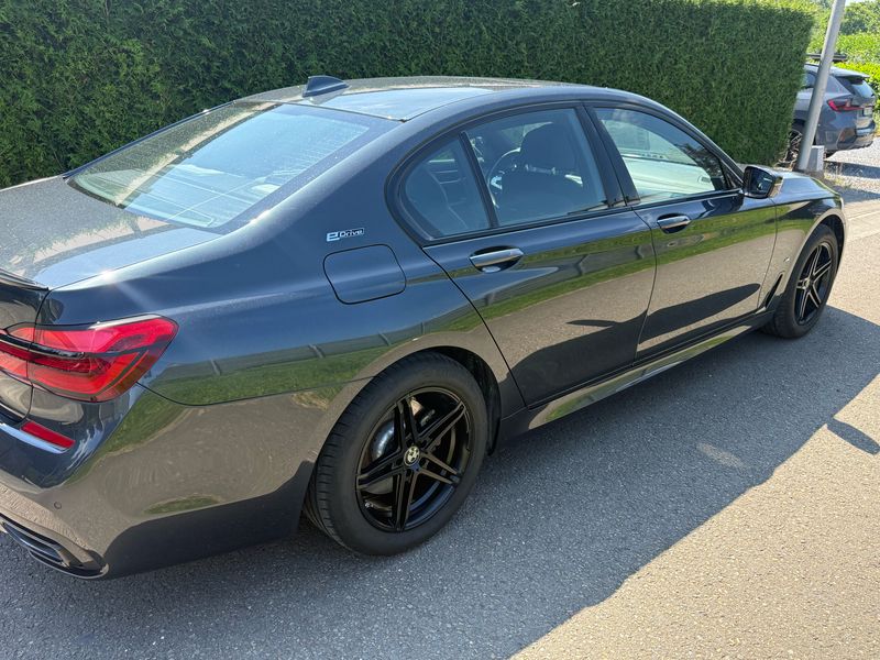 BMW 7er 740e IPerformance — zdjęcie 23