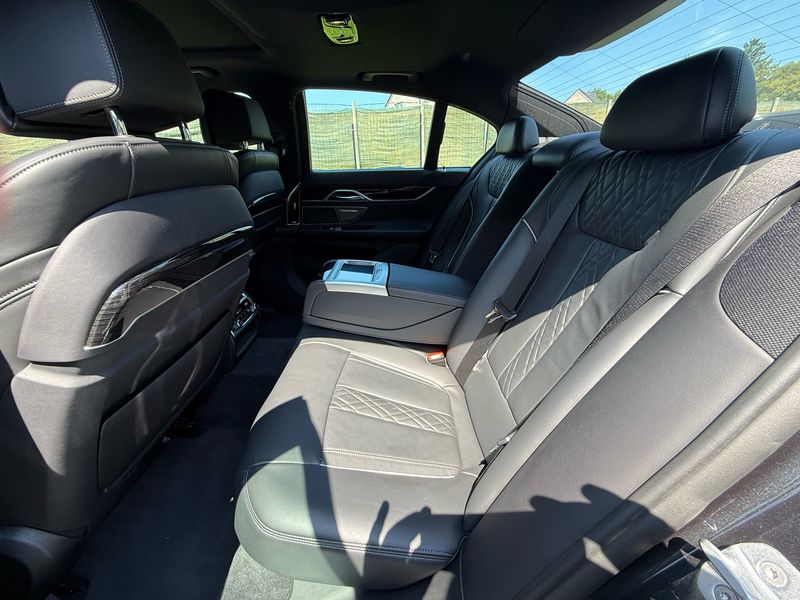 BMW 7er 740e IPerformance — zdjęcie 24