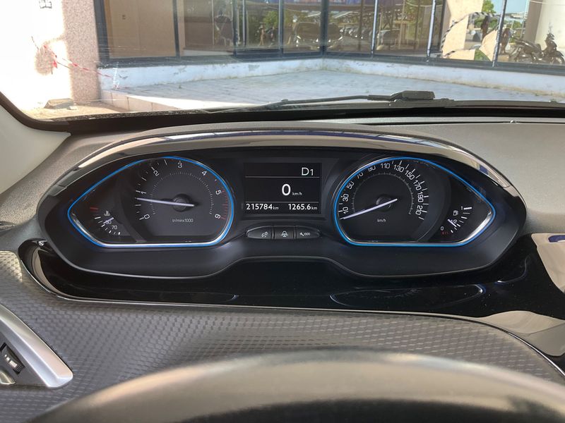 Peugeot 2008 1.5 Blue-HDi Allure 2018 – снимка 18
