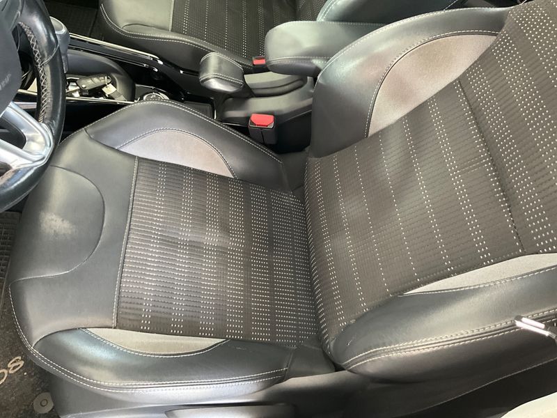 Peugeot 2008 1.5 Blue-HDi Allure 2018 – снимка 30