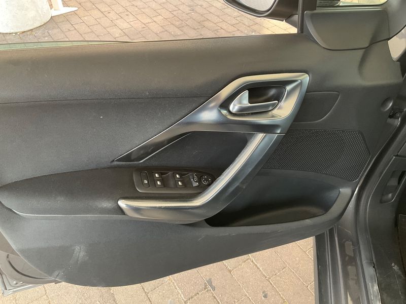 Peugeot 2008 1.5 Blue-HDi Allure 2018 – снимка 34