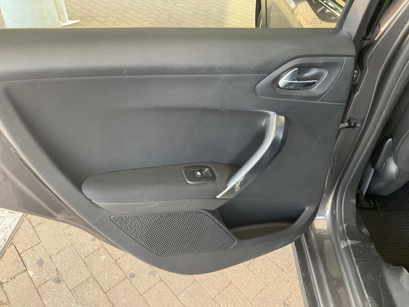 Peugeot 2008 1.5 Blue-HDi Allure 2018 – снимка 27