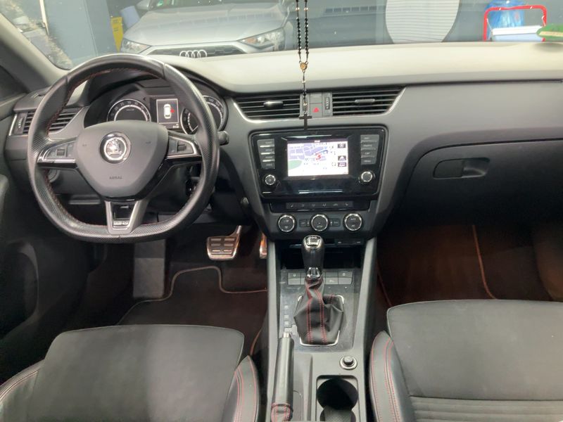 Skoda Octavia 2.0 TDI RS — zdjęcie 12