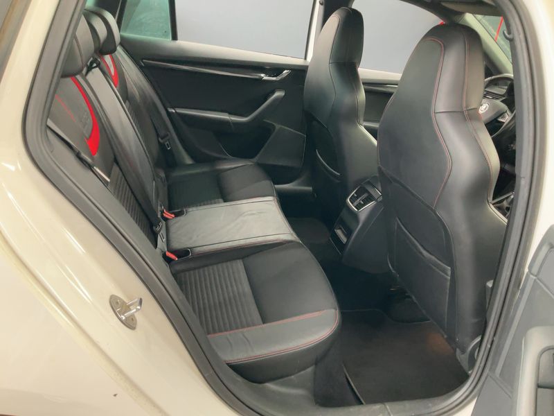 Skoda Octavia 2.0 TDI RS — zdjęcie 14