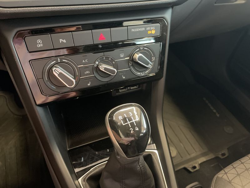 Volkswagen T-Cross 1.0 TSI Life — zdjęcie 16