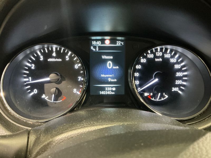 Nissan Qashqai 1.2 Tekna — zdjęcie 13
